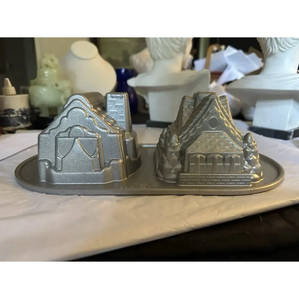 New Nordic Ware Gingerbread House Christmas Cake Mold Bundt Pan Duet 5Cup Heavy